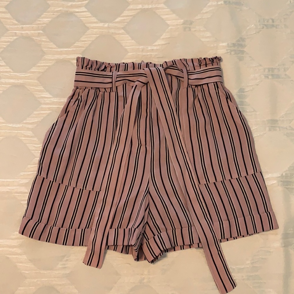 Women’s/juniors stripped shorts.